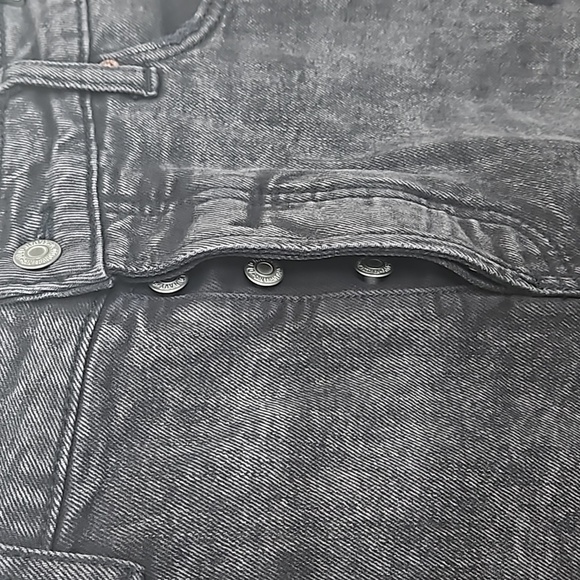 Womens Old Navy High Rise Shorts Distressed Straight Sz 16 - Picture 2 of 6